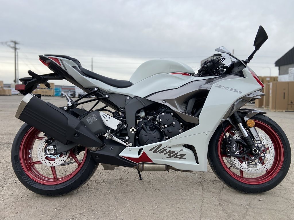 New 2025 Kawasaki Ninja® ZX™-6R – Young Powersports