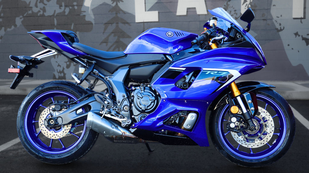 New 2025 Yamaha YZF-R7 – Young Powersports